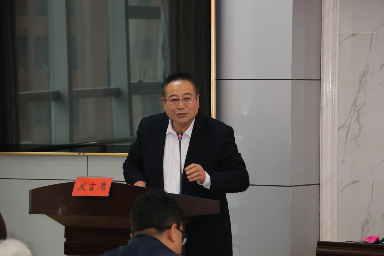 马朝辉主持会议参会部分诚信志愿者及立信单位代表与领导合影市质量